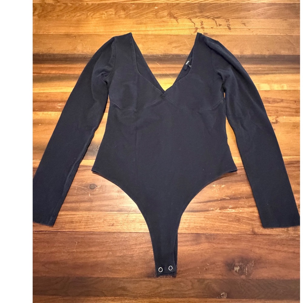 Forever 21 Womens Black Long Sleeve V-Neck Bodysuit Large Snap Closure Minimal
